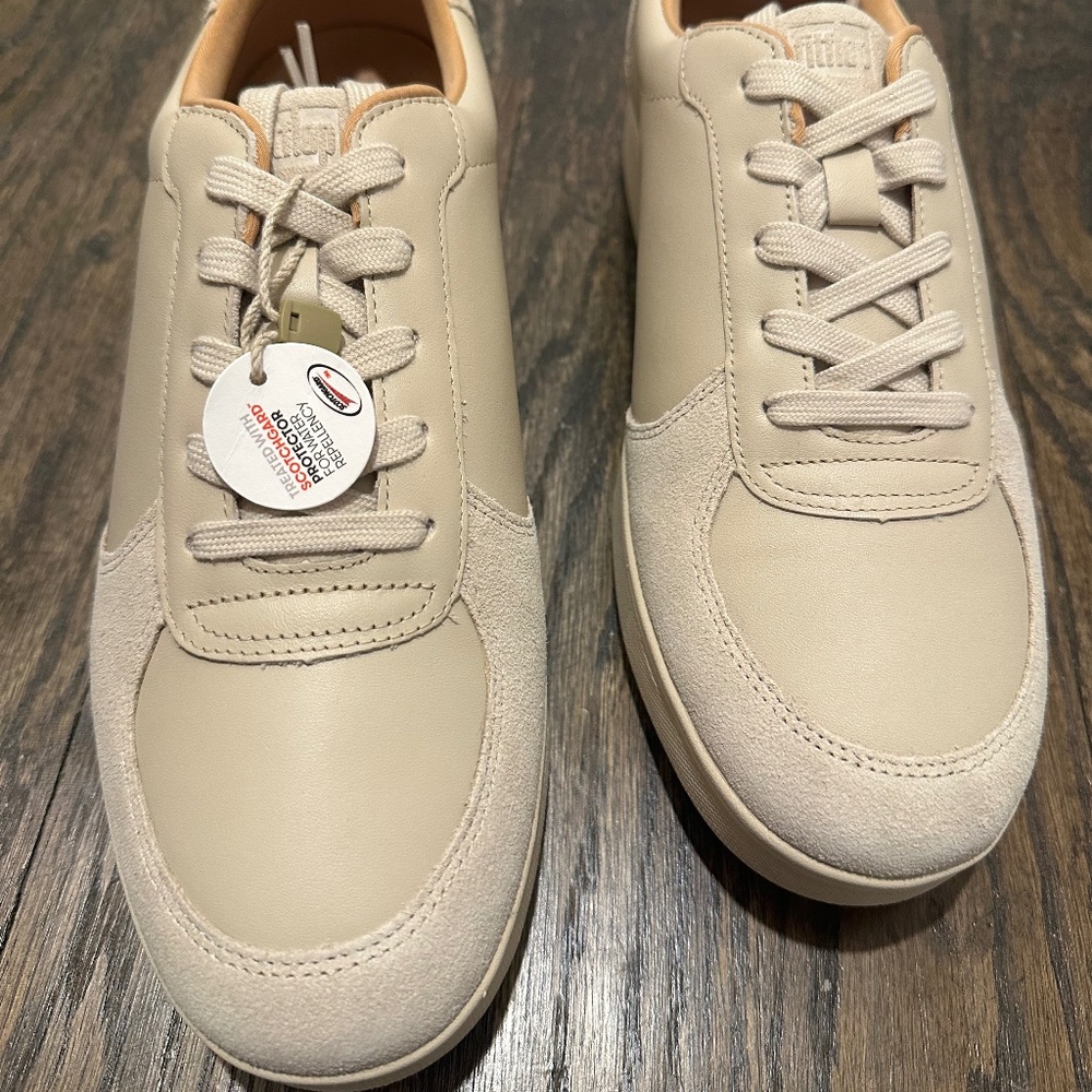 FitFlop Rally Leather/Suede Sneaker in Stone Beige